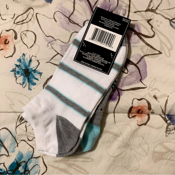 - 💜 Two Pairs of Cute Socks — Turtle and Stripe Socks - Picture 6 of 8